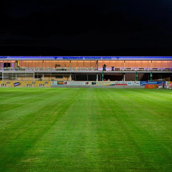 Bild enthält, Field, Grass, Plant, Person