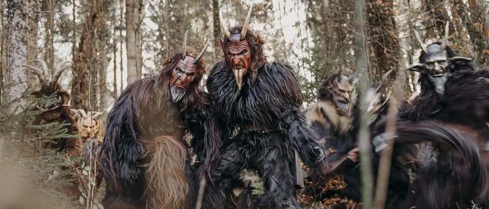 Bild enthält, Sword, Weapon, Adult, Female, Person, Woman, War, Face, Head, People