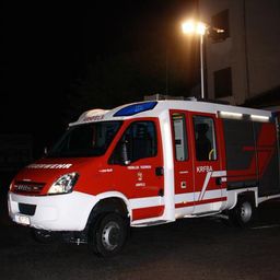 Bild enthält, Transportation, Vehicle, Moving Van, Van, Machine, Wheel, Truck, Fire Truck