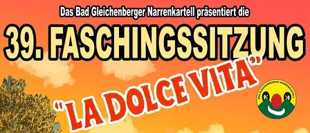 Plakat für die 59. Faschingssitzung mit einem Auto und einem rosa Schwimmring obenauf, vor malerischer Kulisse. Es enthält Datum und Uhrzeit der Veranstaltungen im Februar 2026.