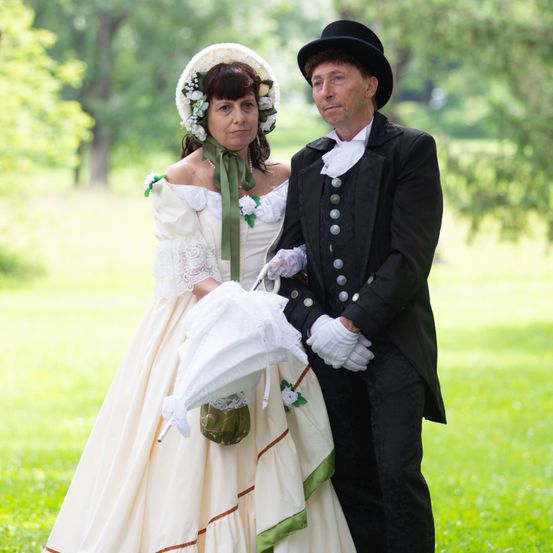 Dress, Formal Wear, Fashion, Gown, Glove, Lady, Person, Adult, Bride, Woman