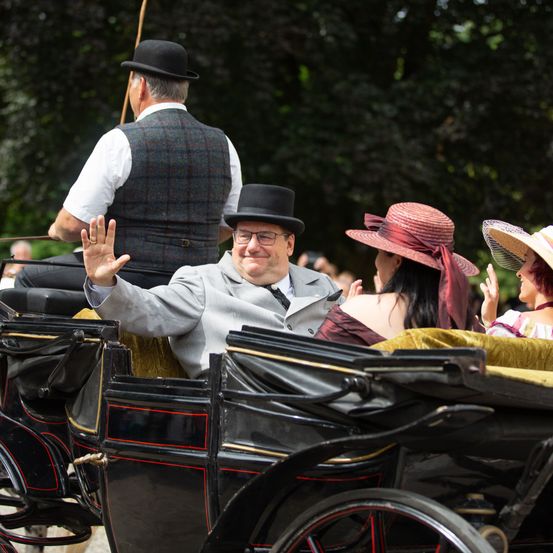 Hat, Adult, Female, Person, Woman, Male, Man, Sun Hat, Carriage, Spoke