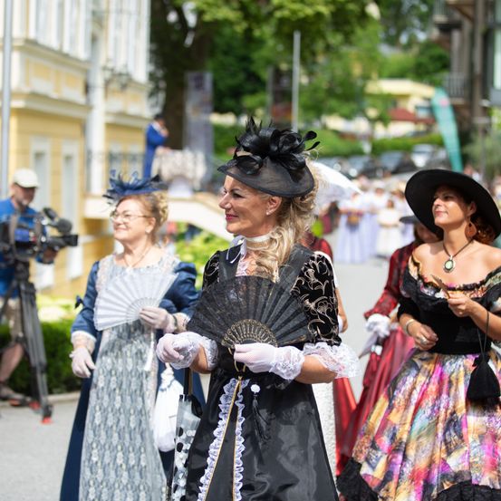 Adult, Female, Person, Woman, Lady, Costume, Male, Man, Glove, Dress