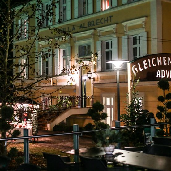 Restaurant, Cafe, Cafeteria, Tree, City, Building, Urban, Lighting, Hotel, Potted Plant