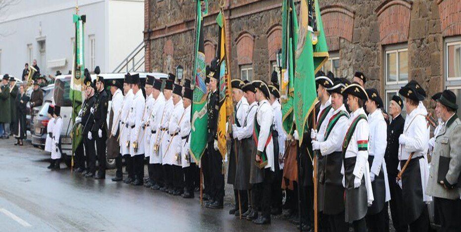 Bild enthält, People, Person, Marching