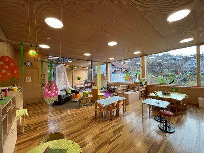Wood, Indoors, Restaurant, Interior Design, Hardwood, Cafeteria, Dining Table, Furniture, Play Area, Kindergarten