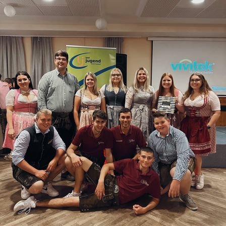 Bild enthält, People, Person, Groupshot, Adult, Female, Woman, Male, Man, Glasses, Portrait