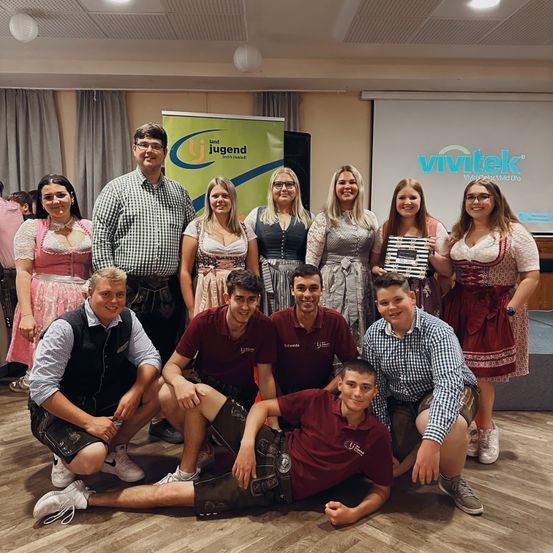 Bild enthält, People, Person, Groupshot, Adult, Female, Woman, Male, Man, Glasses, Portrait