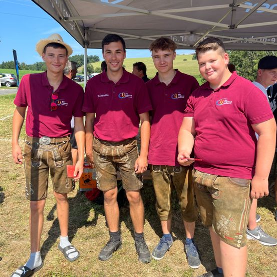 Bild enthält, Shorts, T-Shirt, People, Person, Pants, Shoe, Belt, Hat, Male, Teen