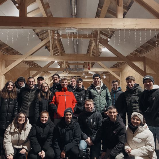 Bild enthält, People, Person, Groupshot, Adult, Female, Woman, Male, Man, Glasses, Hat