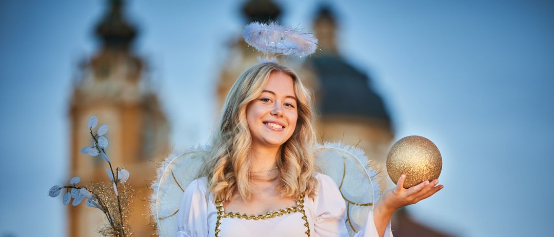 Bild enthält, Face, Happy, Head, Person, Smile, Adult, Female, Woman, Photography, Sphere