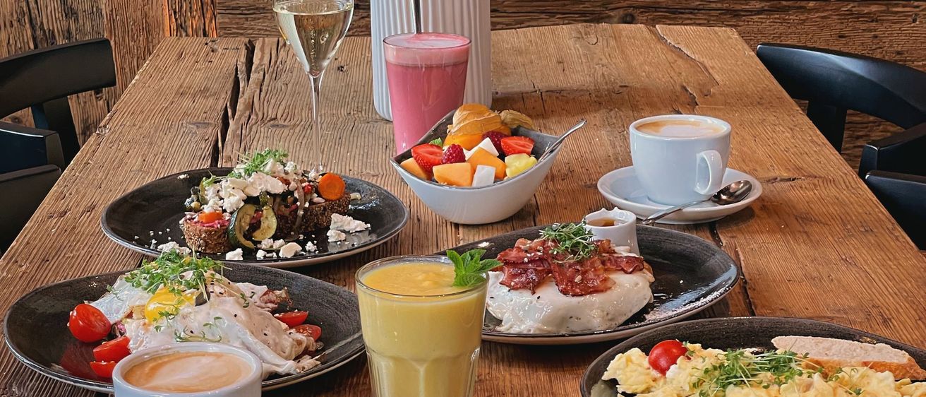 Bild enthält, Brunch, Food, Coffee, Coffee Cup, Plate, Cup