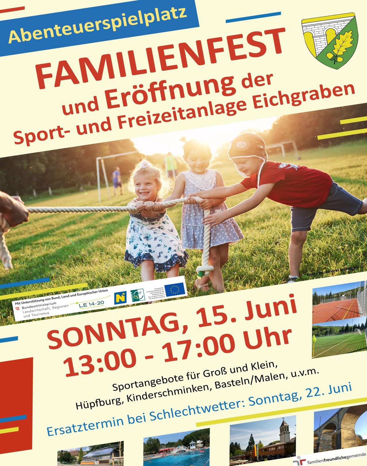 Ein Plakat für ein Familienfest. Drei Kinder spielen Tauziehen auf einem Rasenfeld. Das Plakat enthält Datum und Uhrzeit der Veranstaltung, nämlich Sonntag, 15. Juni, von 13:00 bis 17:00 Uhr.