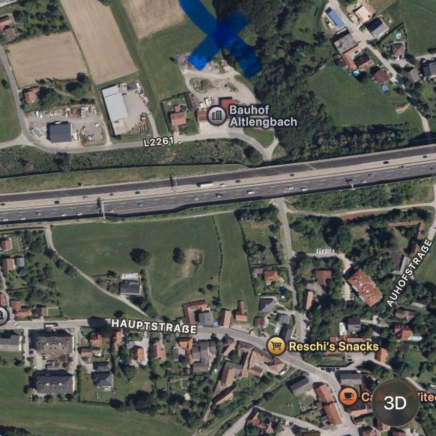 Aerial view of a small town with a highway labeled L2261, a building marked Bauhof Altlengbach, and a shop named Reschi's Snacks.