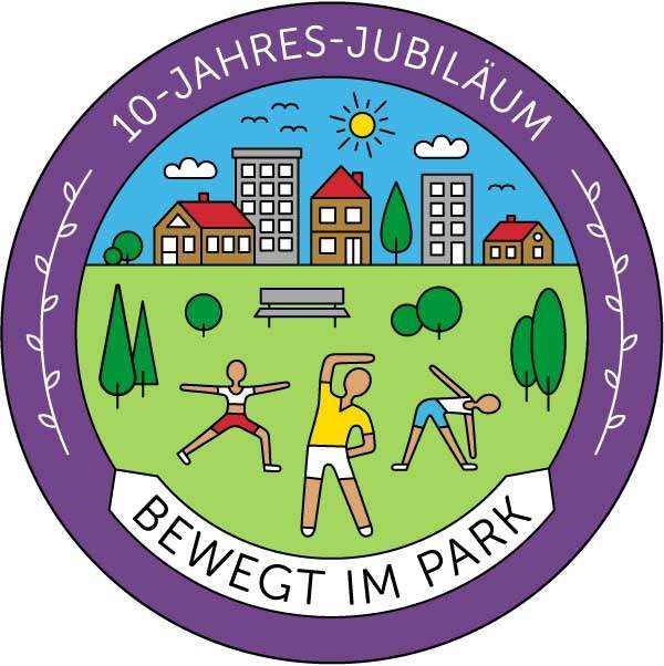 The logo shows people doing yoga in a park with buildings and trees in the background. It says 'Bewegt im Park' and '10-Jahres-Jubiläum'.