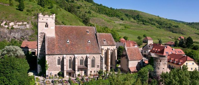 Bild enthält, Outdoors, Architecture, Building, Nature, Countryside, Rural, Housing, Village, House, Scenery