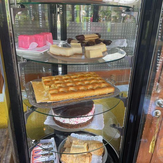 Bild enthält, Bread, Food, Shop, Birthday Cake, Cake, Cream, Dessert