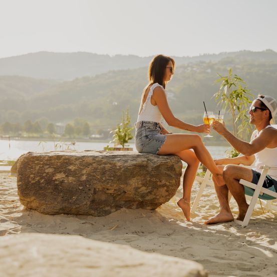 Bild enthält, Adult, Female, Person, Woman, Male, Man, Shorts, Glasses, Romantic, Hat