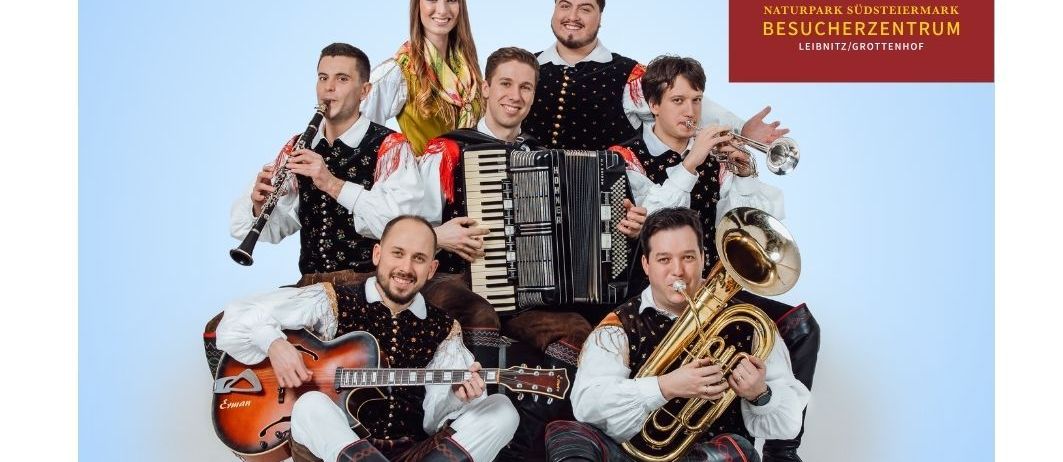 Bild enthält, Guitar, Musical Instrument, Advertisement, Poster, Adult, Male, Man, Person, Group Performance, Shoe