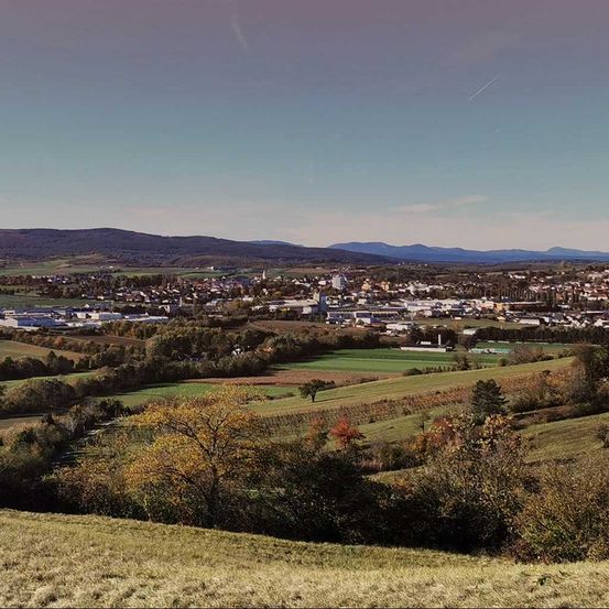 Bild enthält, Outdoors, Nature, Countryside, Landscape, Scenery, Grass, Rural, Tree, Sky