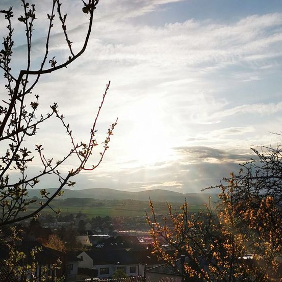 Bild enthält, Nature, Outdoors, Sky, Sun, Landscape, Sunlight, Cloud, Vegetation, Sunrise, Scenery