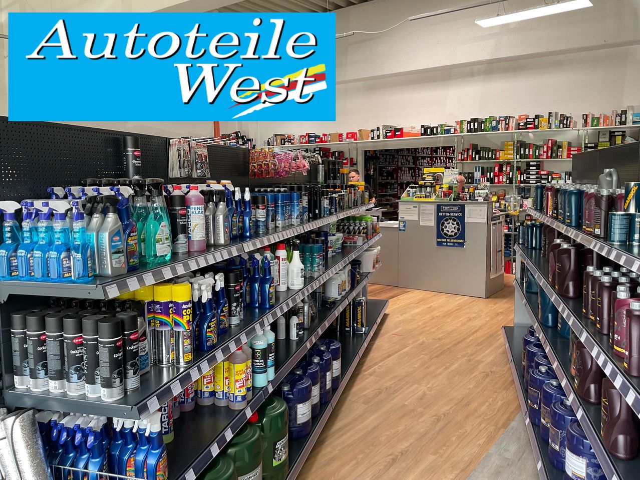 Bild enthält, Shelf, Indoors, Architecture, Building, Shop, Person, Market