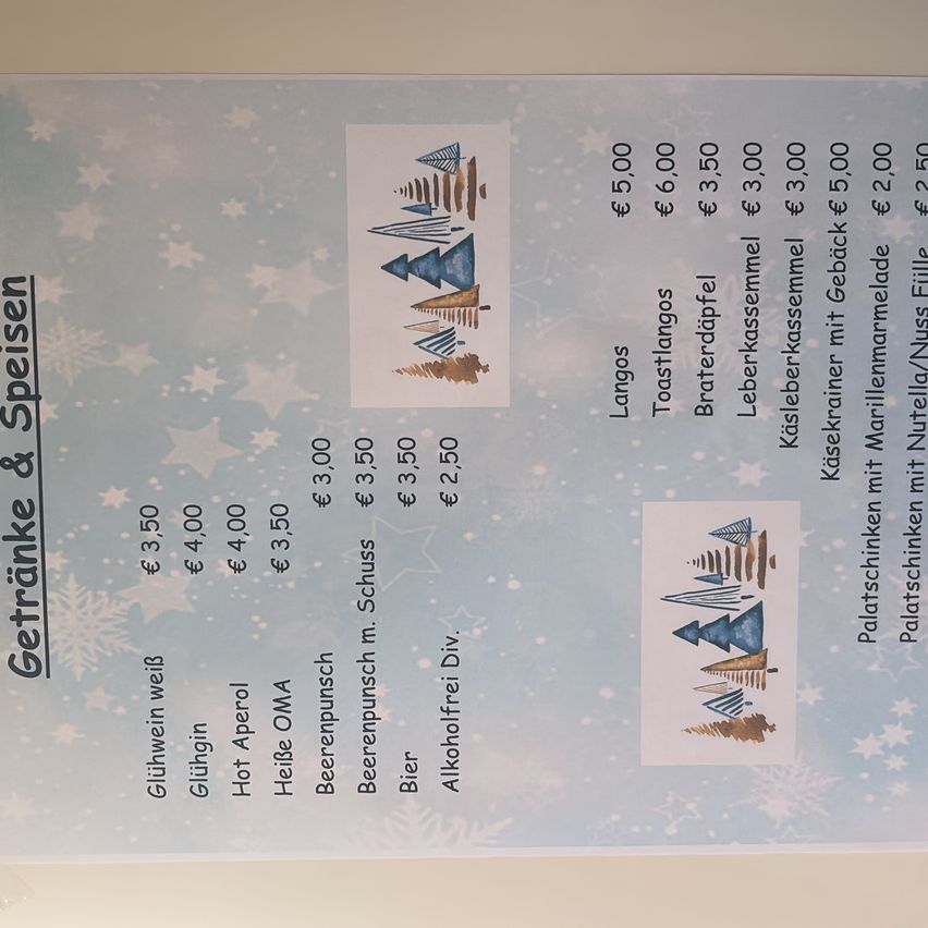 Ein Menüplan zeigt ein winterliches Design mit aufgelisteten Getränken, einschließlich Glühwein, Apfelschorle und Bier. Die Preise für jeden sind angegeben, wobei Glühwein 3,50 Euro kostet.