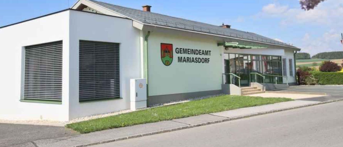 Bild enthält, Building, Shelter, Indoors, City, Office Building, Postal Office