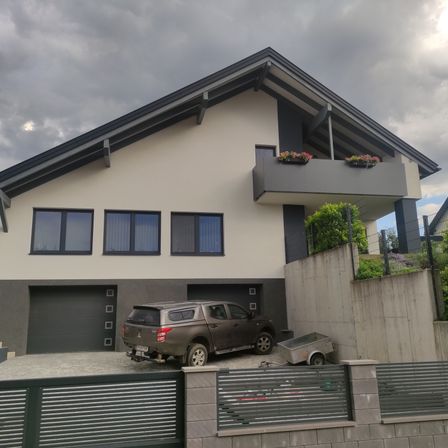 Bild enthält, Car, Transportation, Vehicle, Garage, Indoors, Architecture, Building, Machine, Wheel, Housing