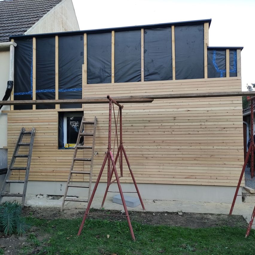 Bild enthält, Indoors, Interior Design, Person, Architecture, Building, Wood Panels, Wood