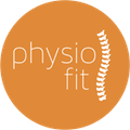 Das Logo für Physio Fit, mit einem runden orangefarbenen Hintergrund, dem Text 'physio fit' und einem weißen Wirbelsäulen-Symbol.