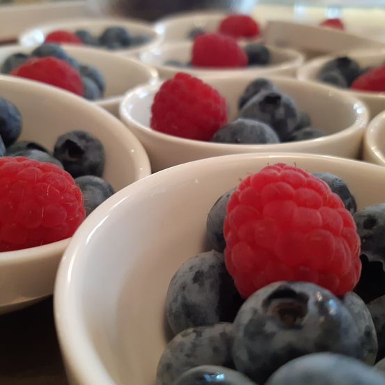 Bild enthält, Berry, Food, Fruit, Plant, Produce, Blueberry, Raspberry