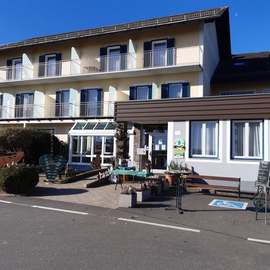 Bild enthält, Architecture, Building, City, Neighborhood, Housing, Urban, Hotel, House