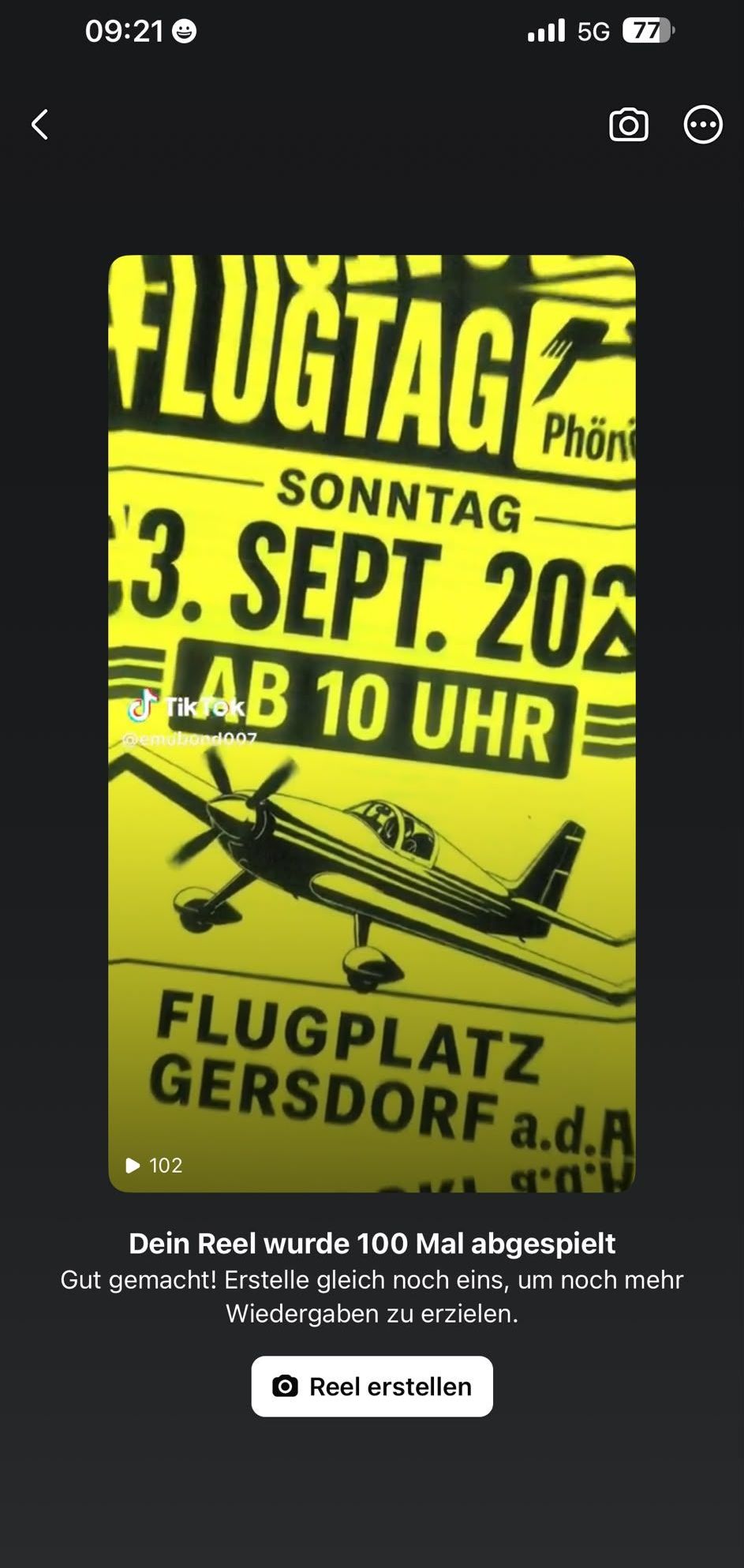 Ein gelbes Plakat mit einem Flugzeugbild, Text auf Deutsch und dem Datum 3. September 2023. Das Plakat bewirbt eine Veranstaltung am Flugplatz Gersdorff um 10 Uhr.