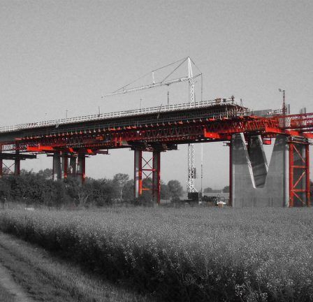 Bild enthält, Water, Waterfront, Road, Outdoors, Freeway, Construction, Bridge