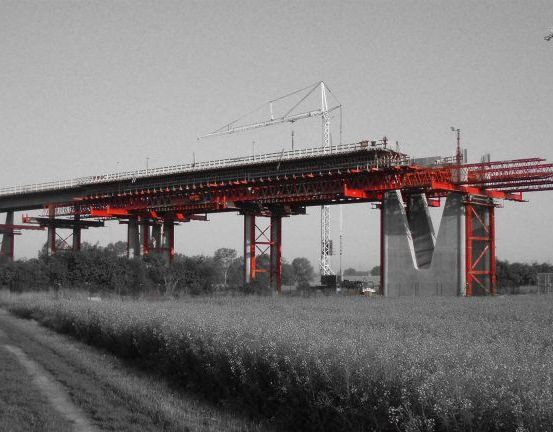Bild enthält, Water, Waterfront, Road, Outdoors, Freeway, Construction, Bridge