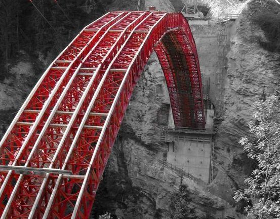 Bild enthält, Arch, Architecture, Arch Bridge, Bridge, Outdoors, Plant