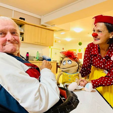 Bild enthält, People, Person, Adult, Female, Woman, Male, Man, Face, Head, Doll