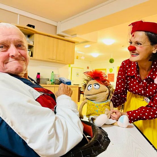 Bild enthält, People, Person, Adult, Female, Woman, Male, Man, Face, Head, Doll