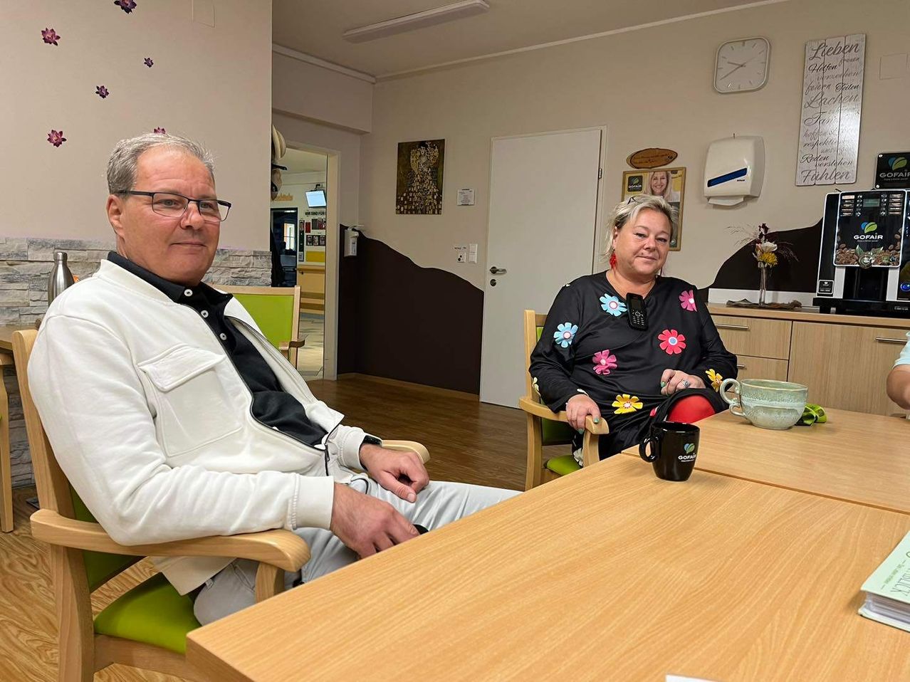 Bild enthält, Adult, Female, Person, Woman, Male, Man, Officer, Police Officer, Face, Head