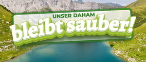 Ein landschaftliches Bild zeigt einen ruhigen See mit Bergen im Hintergrund. Der Schriftzug lautet 'Unser Daham bleibt sauber!' und darunter 'IDEEN-WETTBEWERB.' Es wirbt für eine saubere Zukunft.