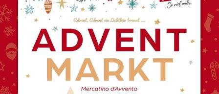 Werbung für den Adventmarkt am Domplatz in Kotschach-Mauthen mit Weihnachtsdekoration und einem Slogan 'So viel mehr'.