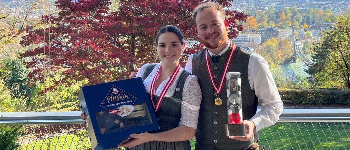 Bild enthält, Person, Photography, Portrait, Tree, People, Vegetation, Outdoors, Scenery, Pants, Skirt