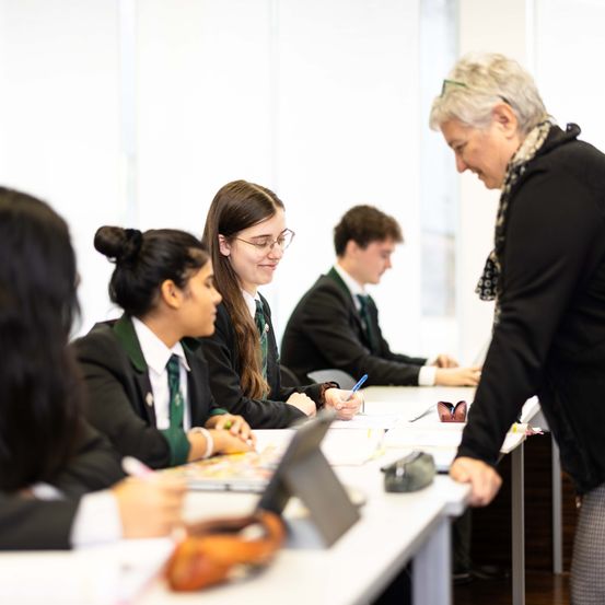 Bild enthält, Adult, Female, Person, Woman, People, Girl, Teen, Male, Man, Boy