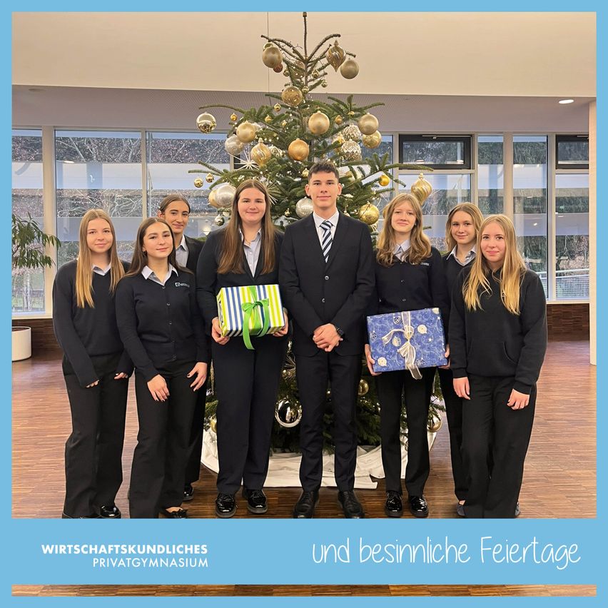 Bild enthält, Groupshot, Person, Adult, Female, Woman, Male, Man, Blazer, Coat, Suit