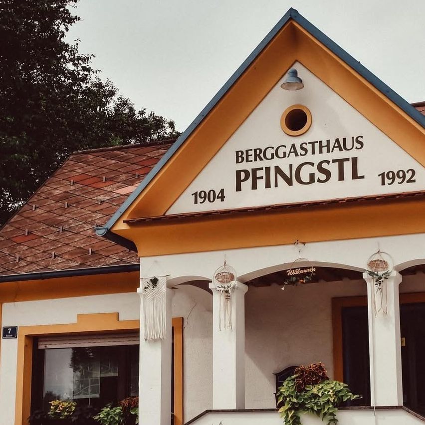 Bild enthält, Architecture, Building, Hotel, Housing, Resort, House, Villa, Portico, Plant