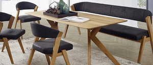 Bild enthält, Dining Room, Dining Table, Furniture, Table, Home Decor, Interior Design, Chair, Tabletop, Rug, Bench