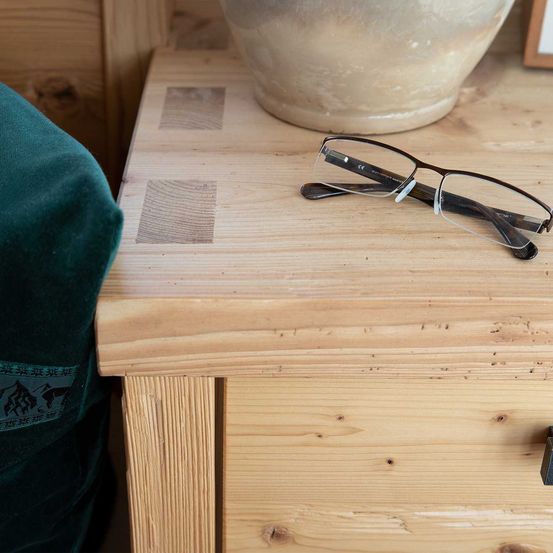 esszimmer-fichte-altholz-gehackt-nussplatte-tischlerei-seidl-seneu-07