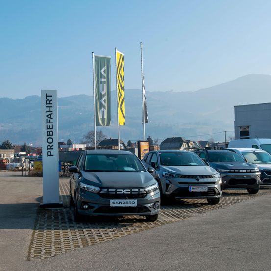 Bild enthält, Car, Transportation, Vehicle, Outdoors, Car Dealership, Machine, Wheel, Parking Lot