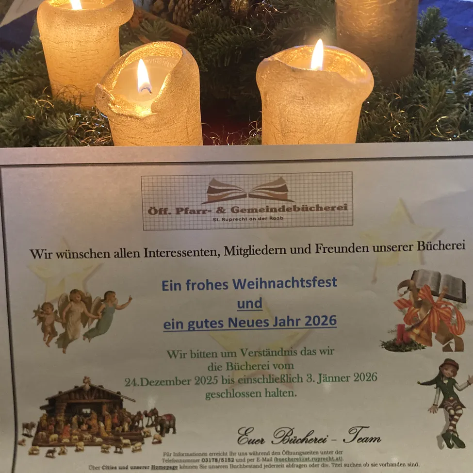 Eine festliche Weihnachtskarte der Gemeindebücherei. Sie wünscht allen Interessenten, Mitgliedern und Freunden ein frohes Weihnachtsfest und ein gutes Neues Jahr 2026. Die Bücherei ist vom 24. Dezember 2025 bis einschließlich 3. Januar 2026 geschlossen.